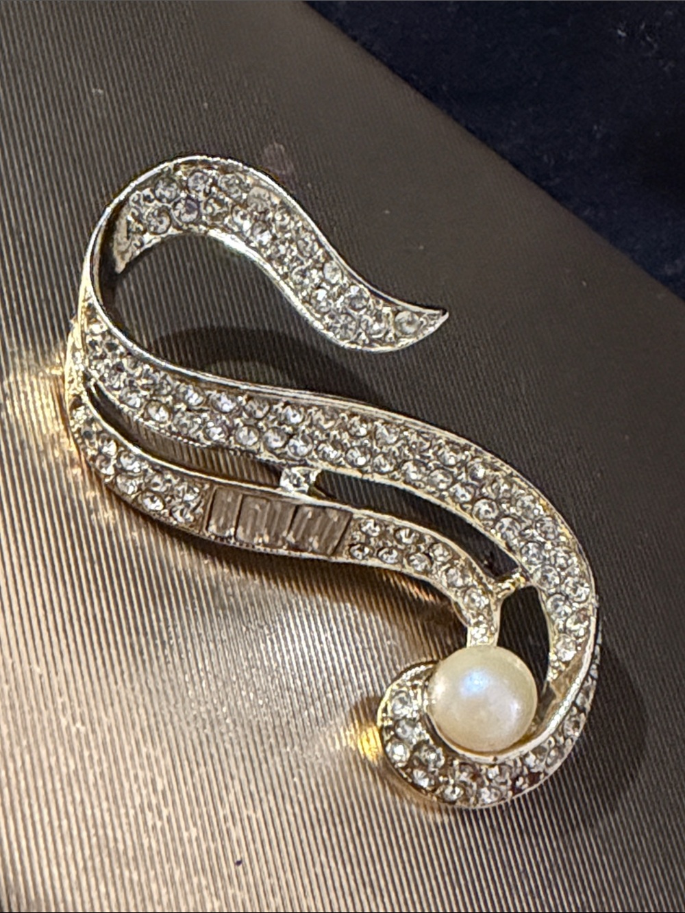 Rhinestone & Pearl Gold-Tone Wave Brooch